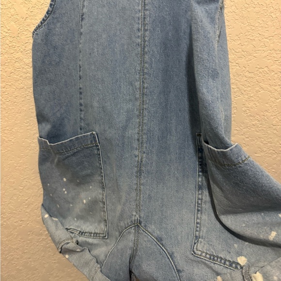 Free People High Roller Shortall in a denim wash with white paint splatters  med - Picture 2 of 4